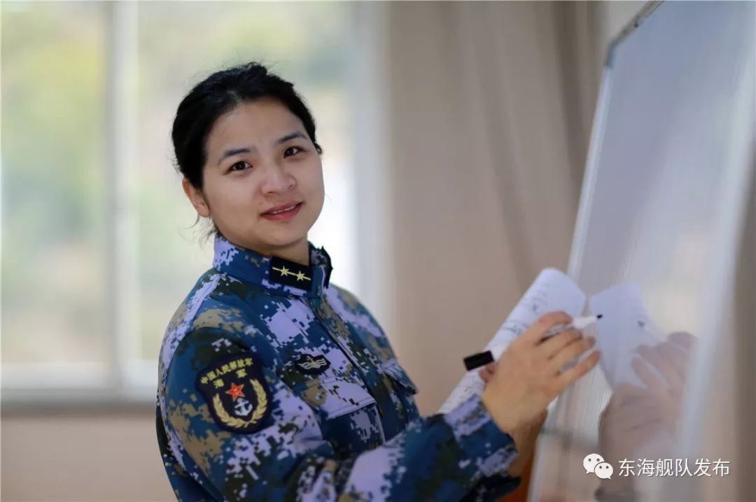 见过那么多女神还是女军人最美