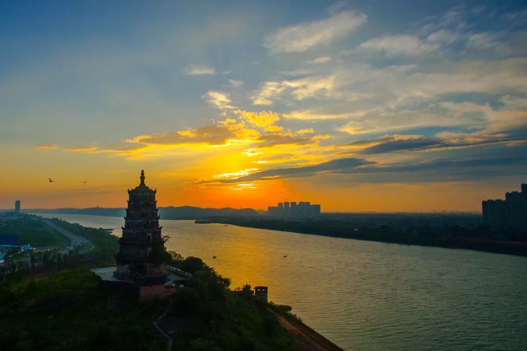 一年四季风景如画,这个依山傍水的城市才是湘南最美的地方.