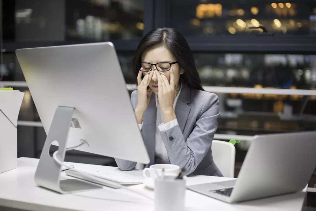 套路太狠不觉中招公司利诱员工加班套路又双叒叕升级