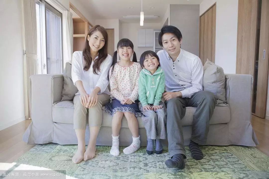 日本女性是家庭的主宰 从前在日本,丈夫作为一家之主,在家里拥有绝对