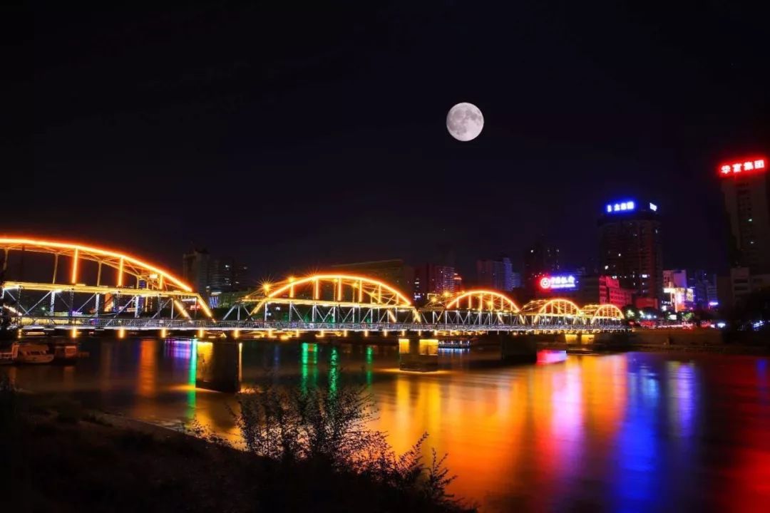 152年一遇的超级蓝血月全食你看到了吗高清无码美图都在这里了