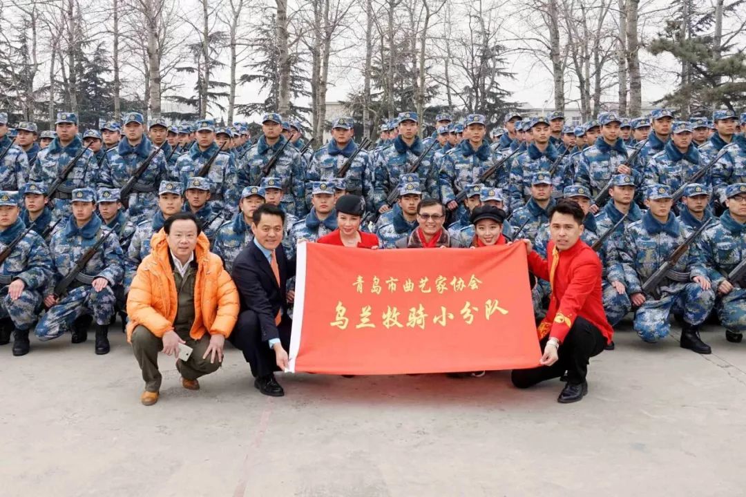 青岛市文联组织艺术家慰问海军部队官兵