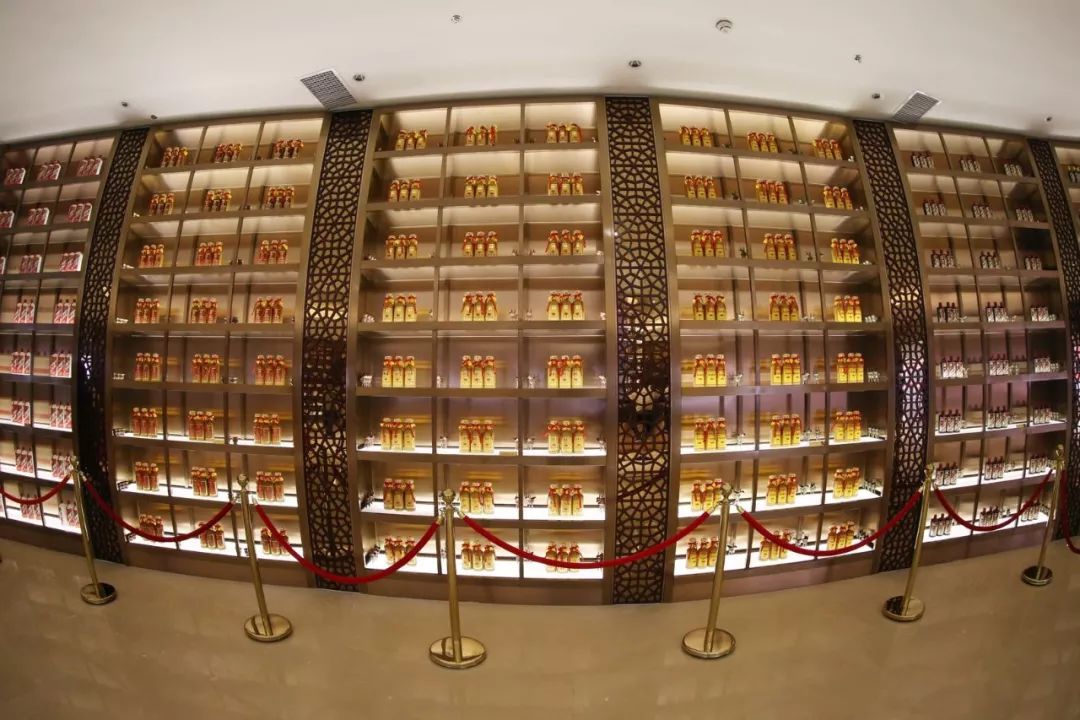 过年来茅台印象馆为贵州骄傲点赞