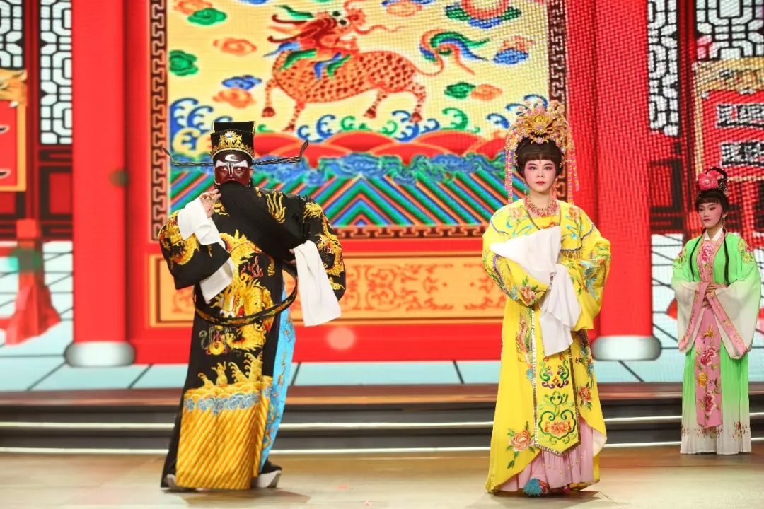 琼韵唱响新时代2018年海南省琼剧春节晚会圆满落幕名家新秀同台献艺齐