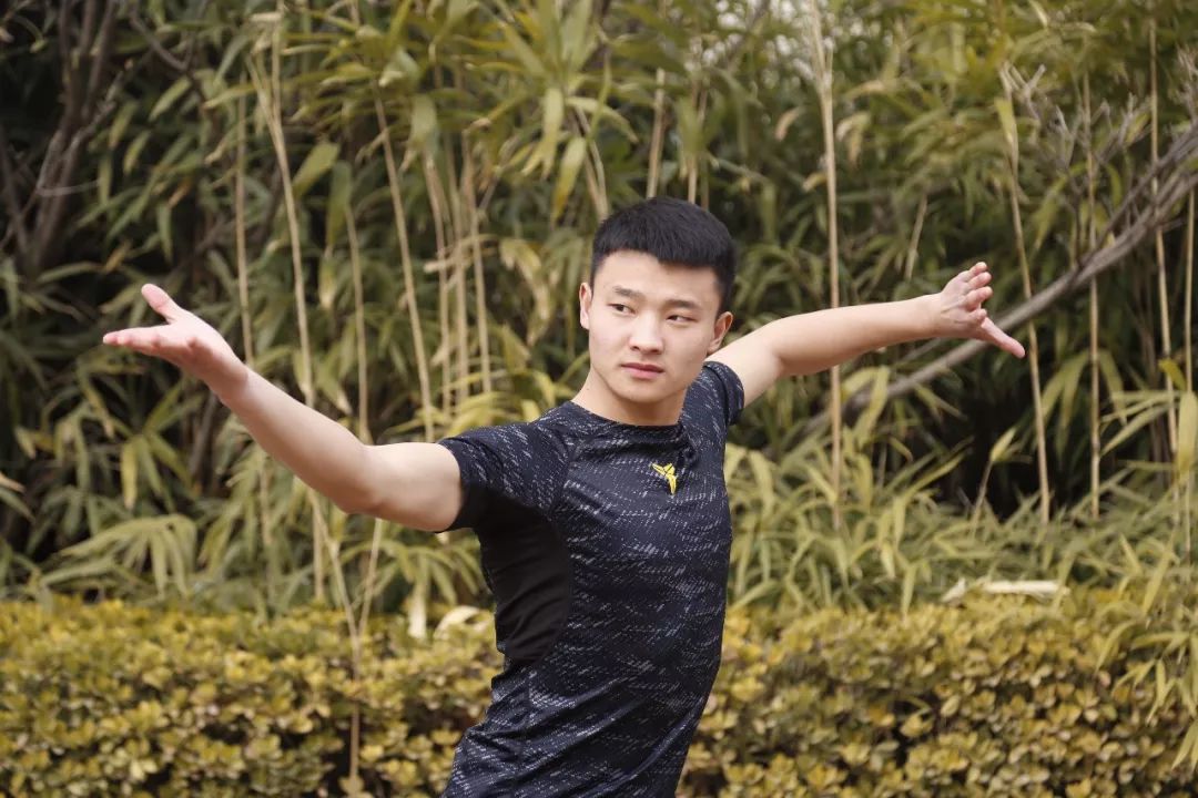 05「郭凤通」 籍贯 |山东曹县 爱好| 篮球 >军装 06「陈南宇」 籍贯