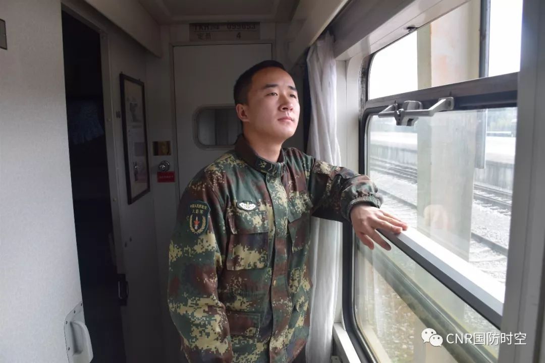 新春走军营丨人在千里 家在心里