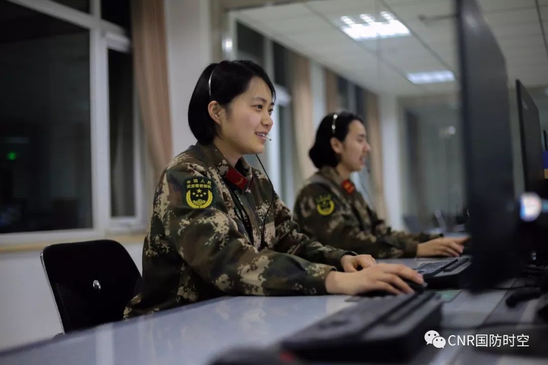 新春走军营丨话务女兵如何每两分钟接一个电话