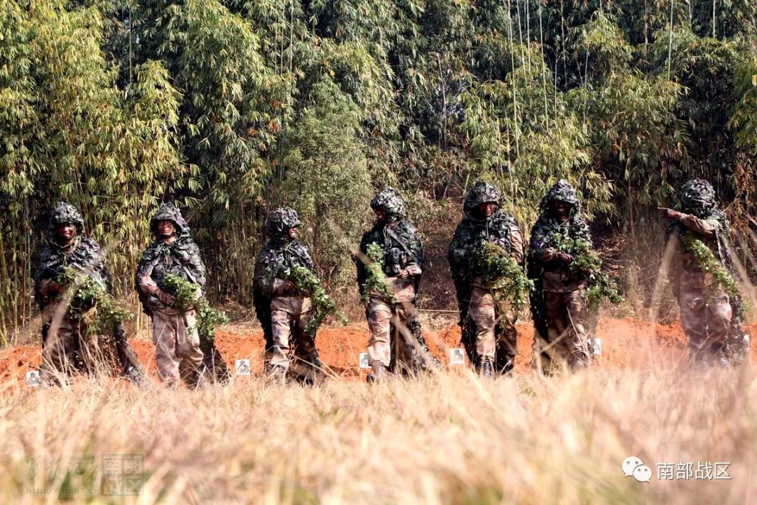 吉利服高倍镜丛林狙击手上演绝地求生