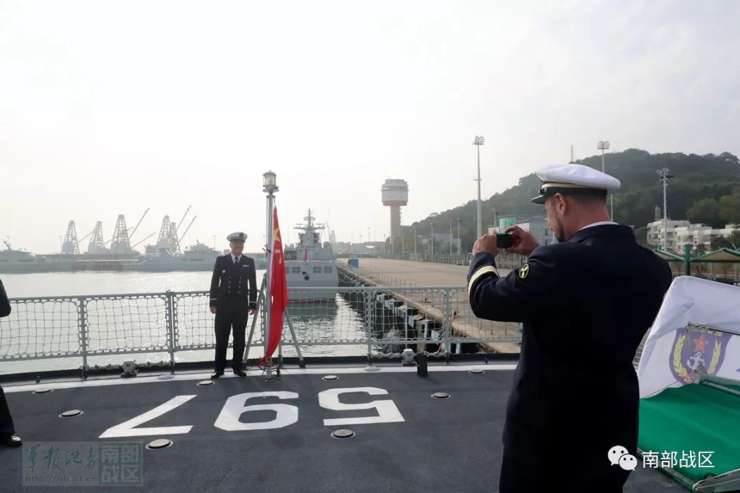 驻香港部队“钦州舰”与法国海军“葡月”号进行联合演练|海军|钦州|法国_新浪军事_新浪网