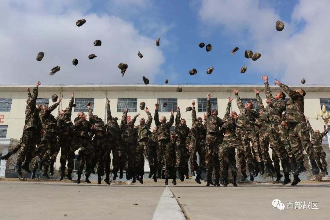 影像志绿色军营去娇气实战训练添虎气