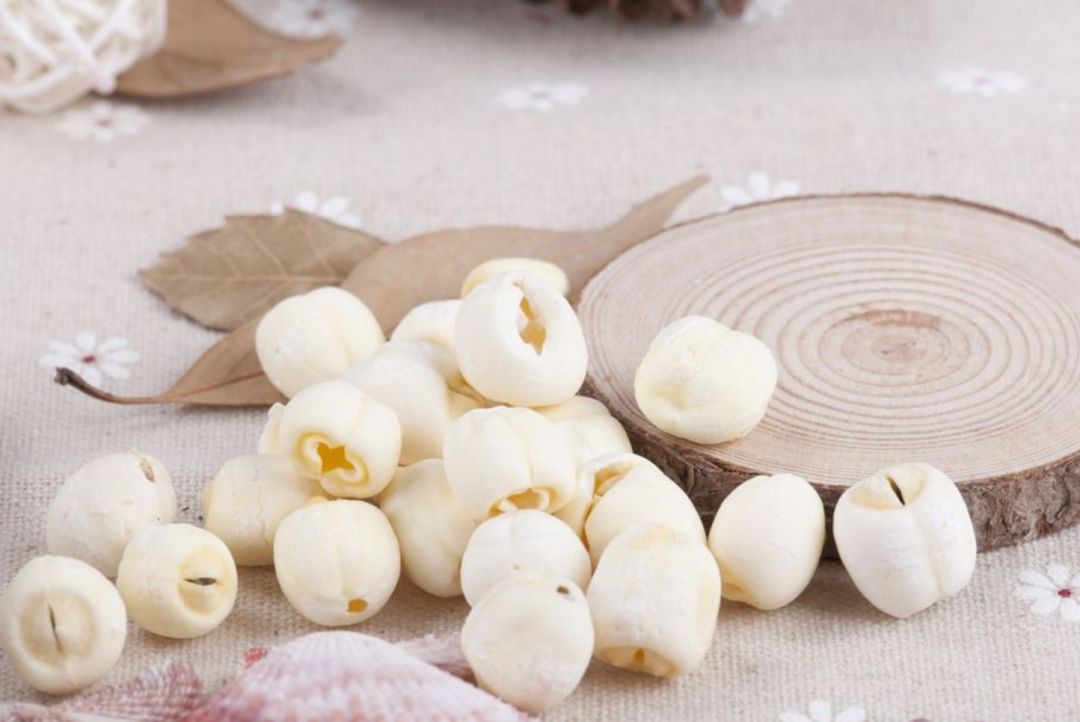 此外,莲子所含氧化黄心树宁碱还能预防鼻咽癌,防癌,营养又保健.