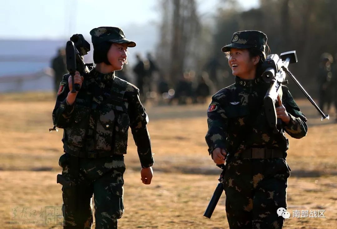 24名女子特战队员在七彩云南绽放