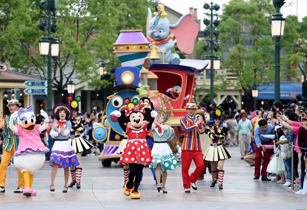 畅玩亚洲最大的上海迪士尼乐园!住最省时间的旗舰酒店,遛娃方便爆!