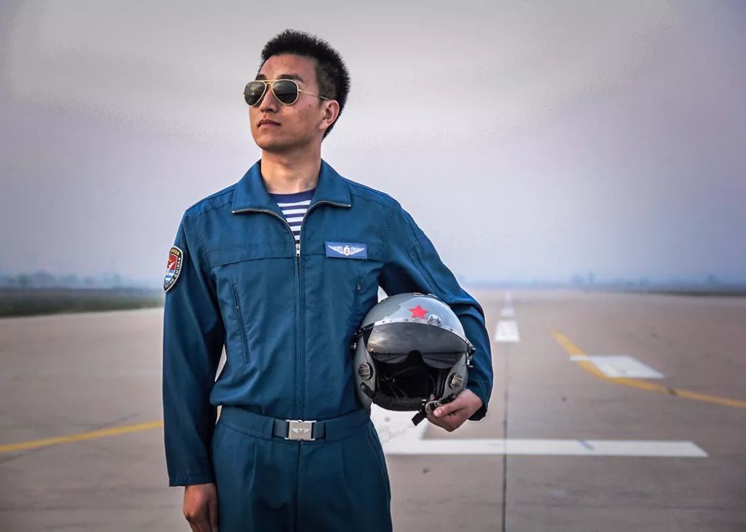 新春福利!高颜值兵哥哥军便装对比照大放送,速收藏