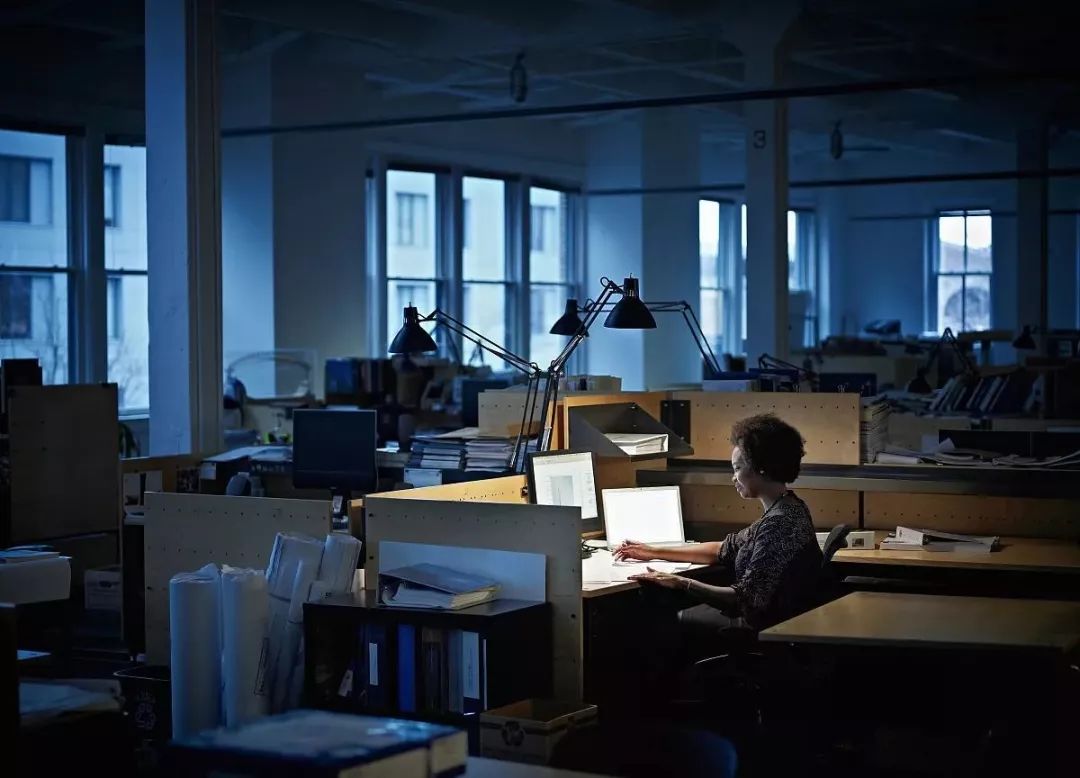 世上所有的牛逼,闻起来都是加班的味道