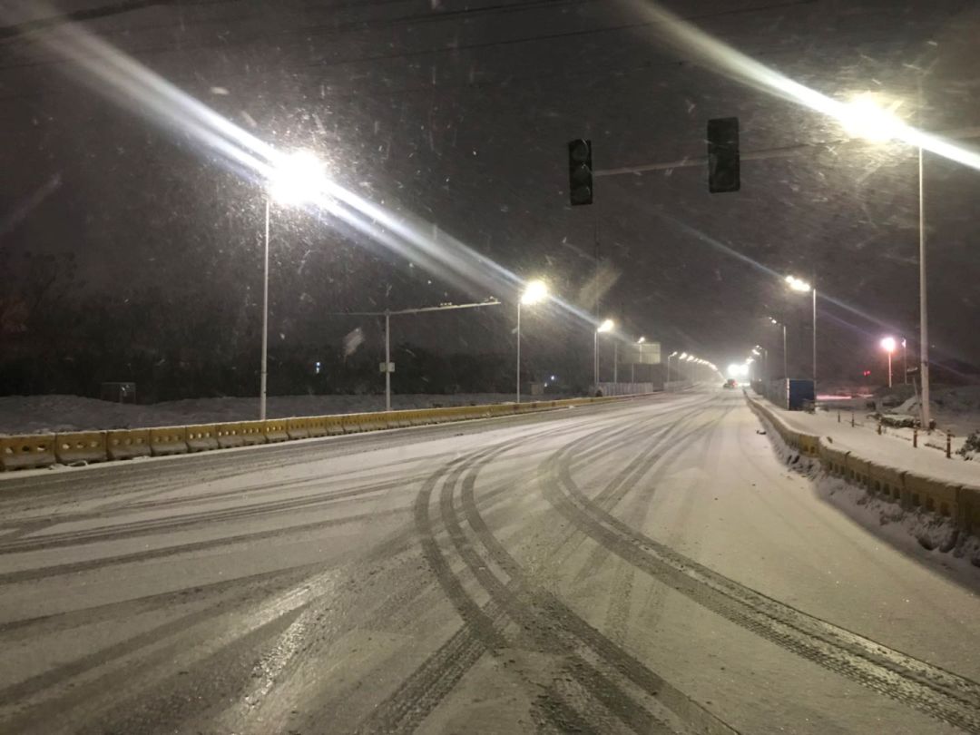 泰州第二场雪应急怎么了?今天道路结冰,好多网友质疑!