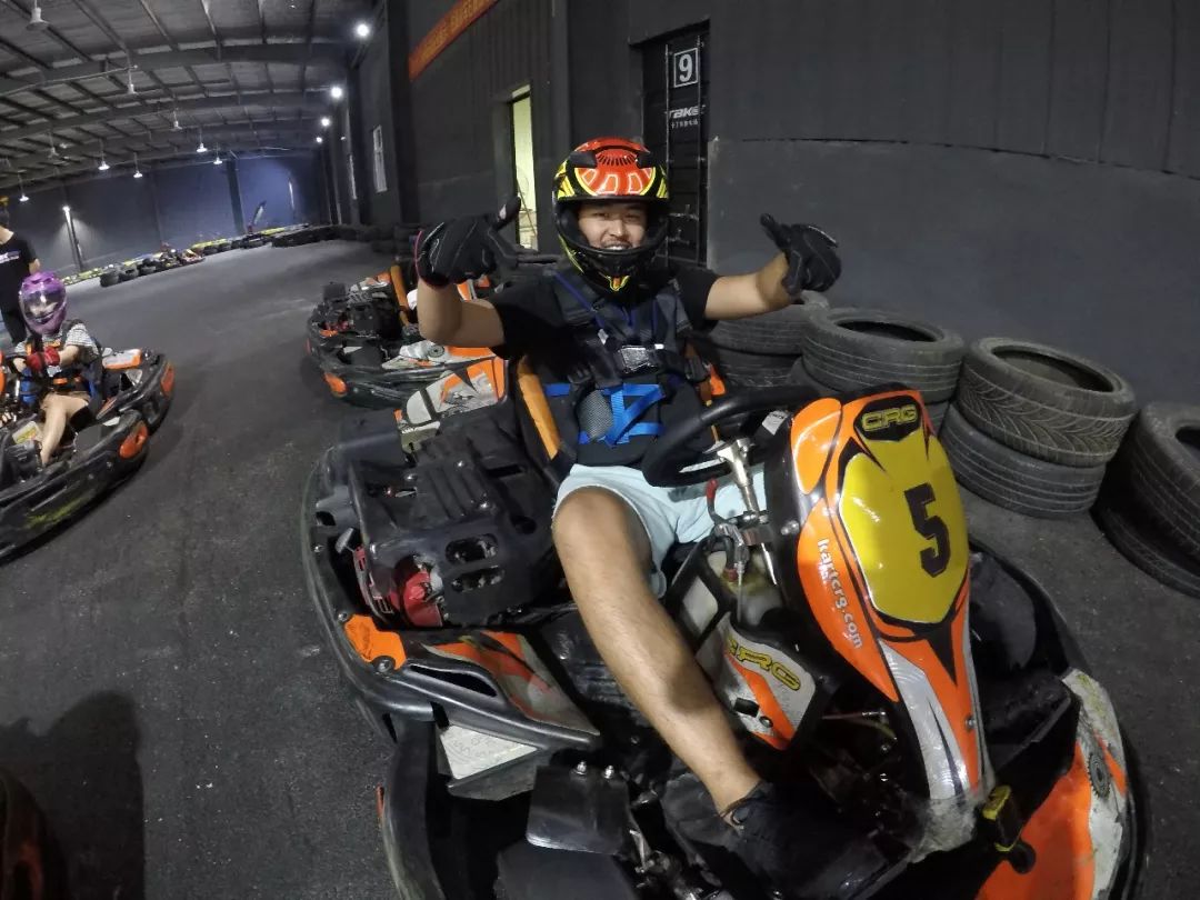 重磅福利天津最专业最刺激卡丁车免费玩感受荷尔蒙与马达的澎湃释放