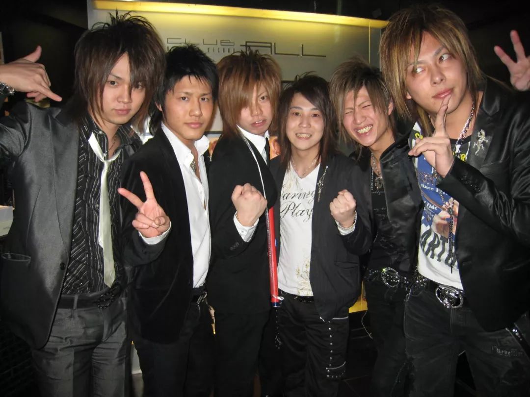 你以为的日本牛郎都是山崎贤人那样的吗,这家重口味店颠覆你的三观!|