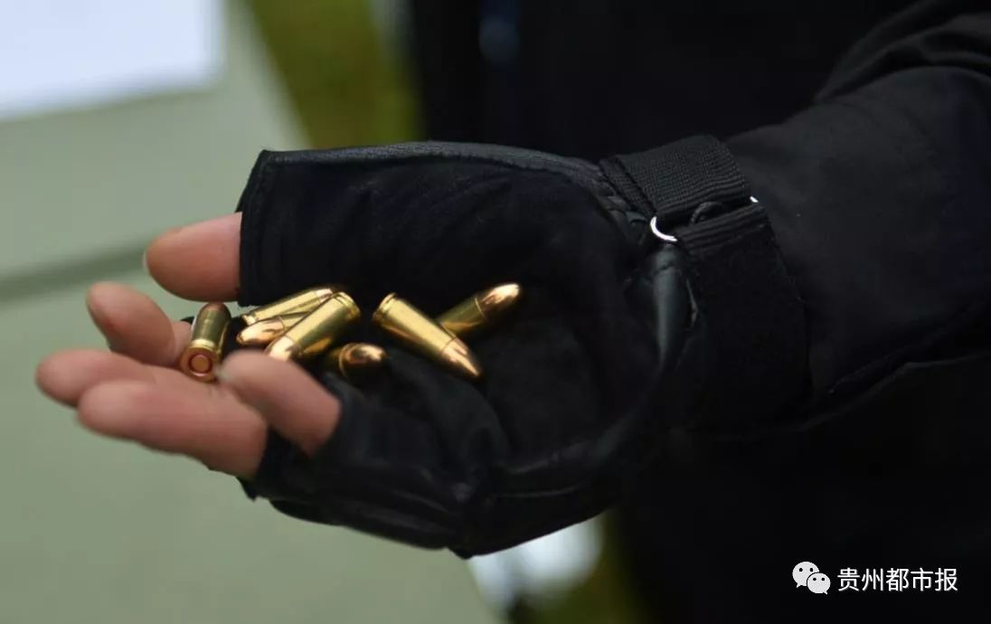 (每位队员配备7发子弹.)(体能测试环节.)(枪械分解比拼.