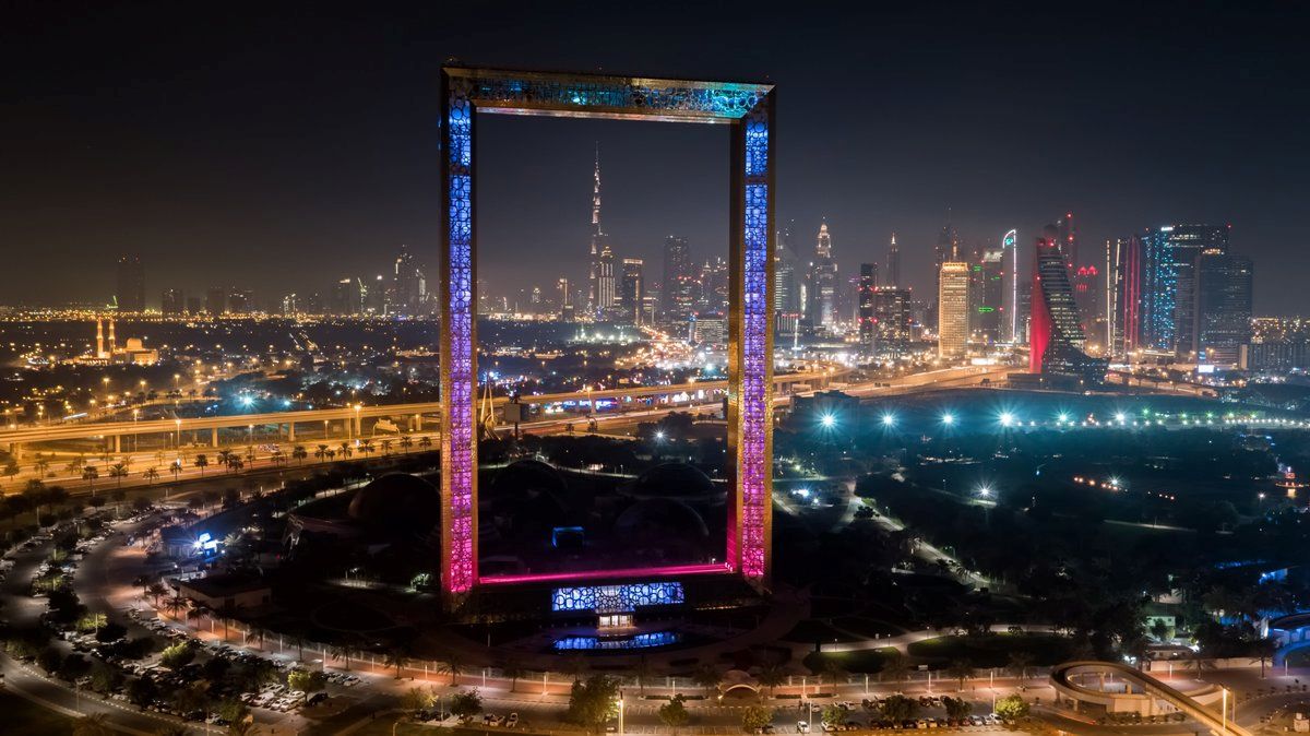 the dubai frame 夜景不过,在 the dubai frame 正式开放的奠天