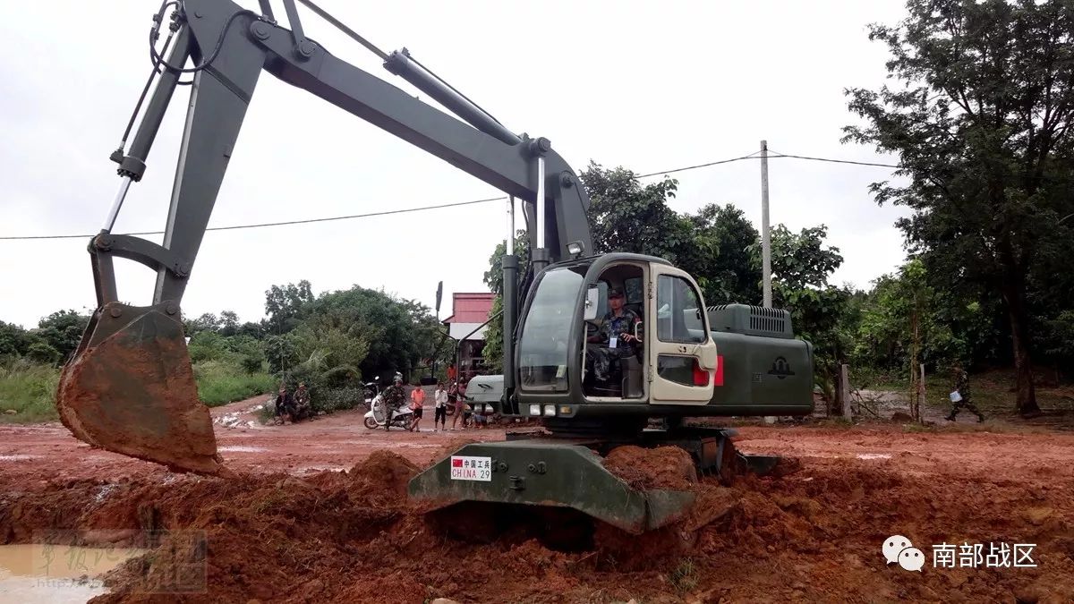 兵王张平湖驾驶山地挖掘机如臂使指战区精兵第89期