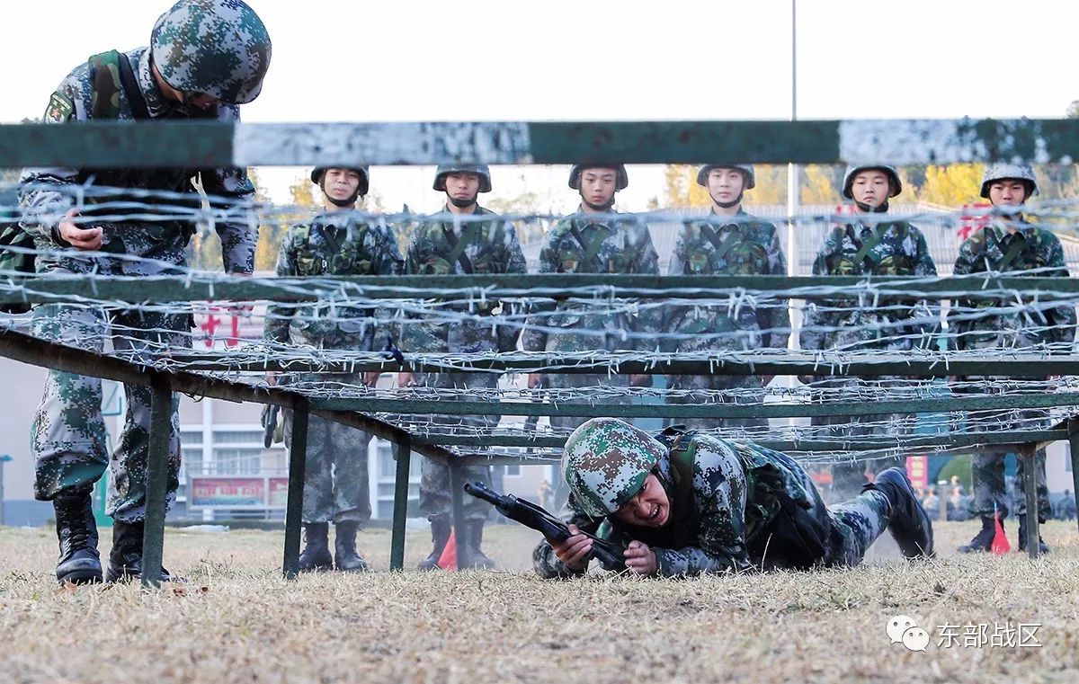 新兵授衔迟到的成人礼同样精彩