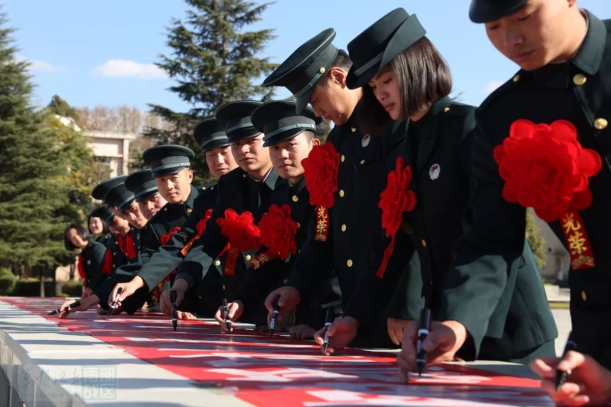 火箭军某部举行退役士兵向军旗告别仪式|退役士兵|军旗|退伍老兵_新浪