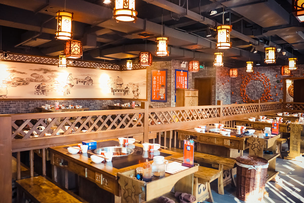 被翻牌100万次的火锅巨头大龙燚空降长沙每天排队999人都是回头客