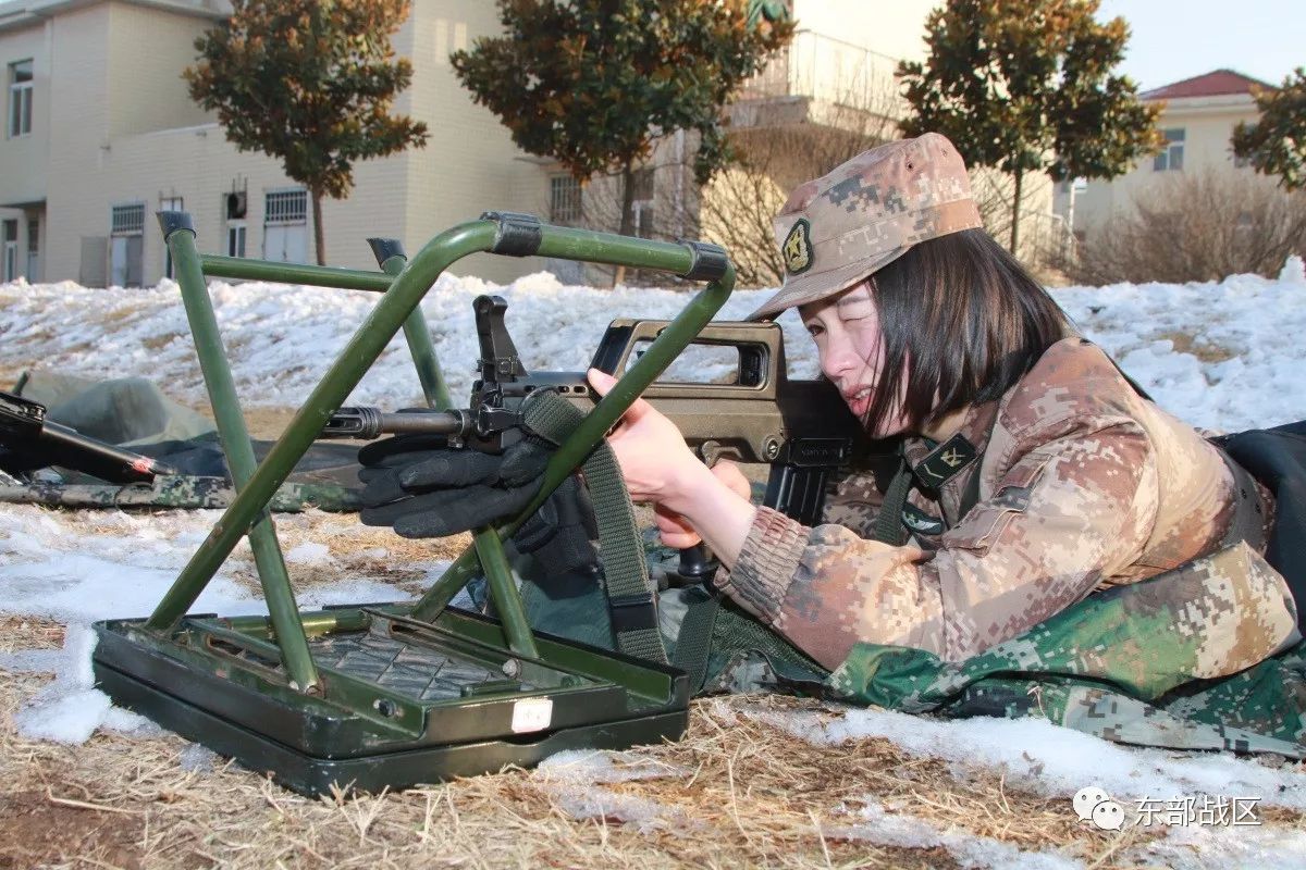 军营见证全能女战士成长|火凤凰|女兵|训练_新浪军事_新浪网