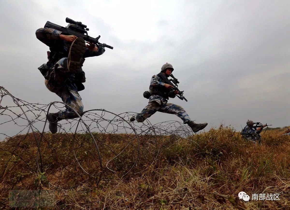 猛图| 红蓝对抗,枪炮声划破开训大幕|对抗演练|官兵|冲击_新浪军事