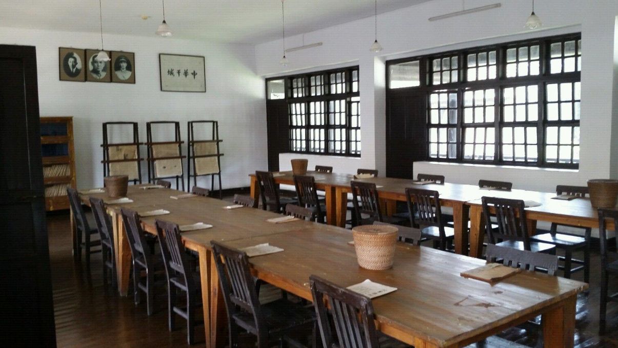 黄埔军校是能与苏联伏芝龙军事学院,美国西点军校,英国皇家军事学院一