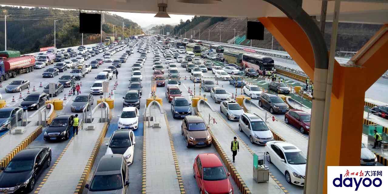 北上避堵最佳选择仁新高速今迎车流高峰