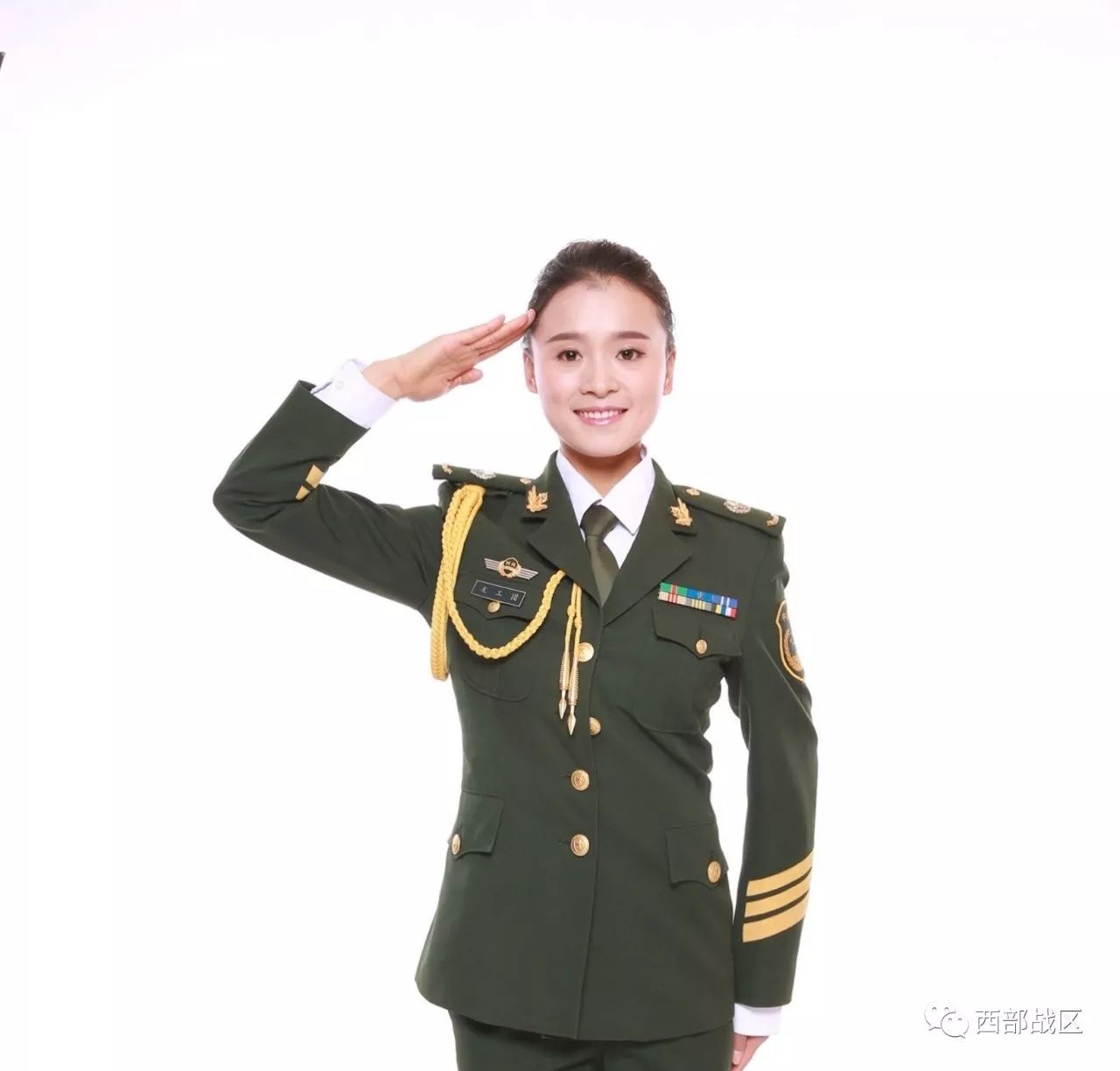 哨位上的青春军营里的绿花