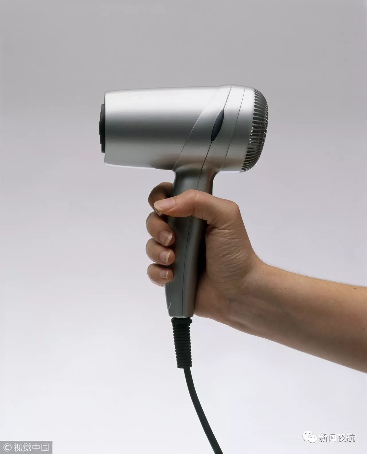 实用她用吹风机对着厨房墙壁吹一下结果邻居个个都学她