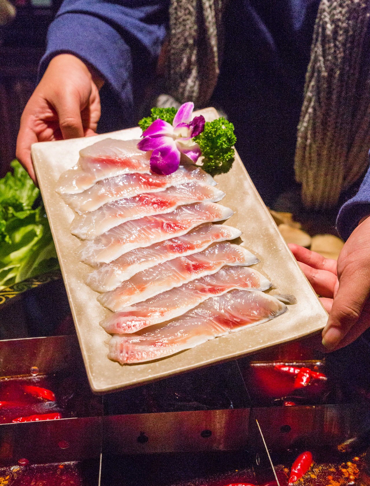 巴沙鱼是来自湄公河的一种鲶鱼,刺很少,煮熟后可以放心大口食用.