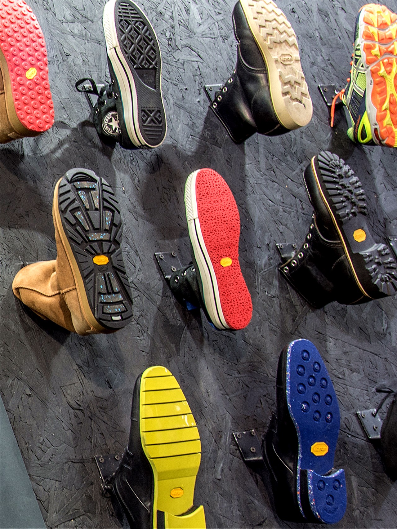 本次活动提供的是 megagrip 配方的鞋底,非常防滑,多用在越野跑和徒步