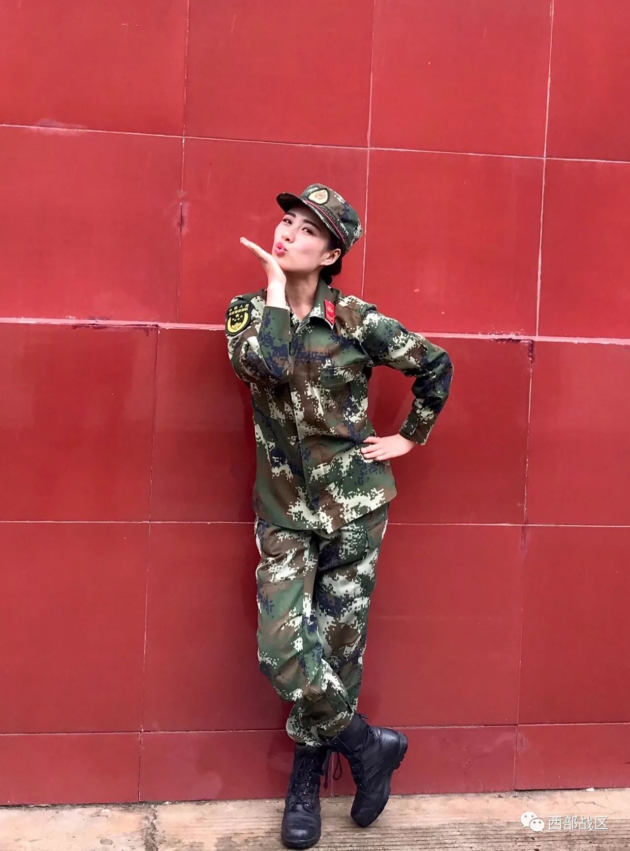 哨位上的青春军营里的绿花