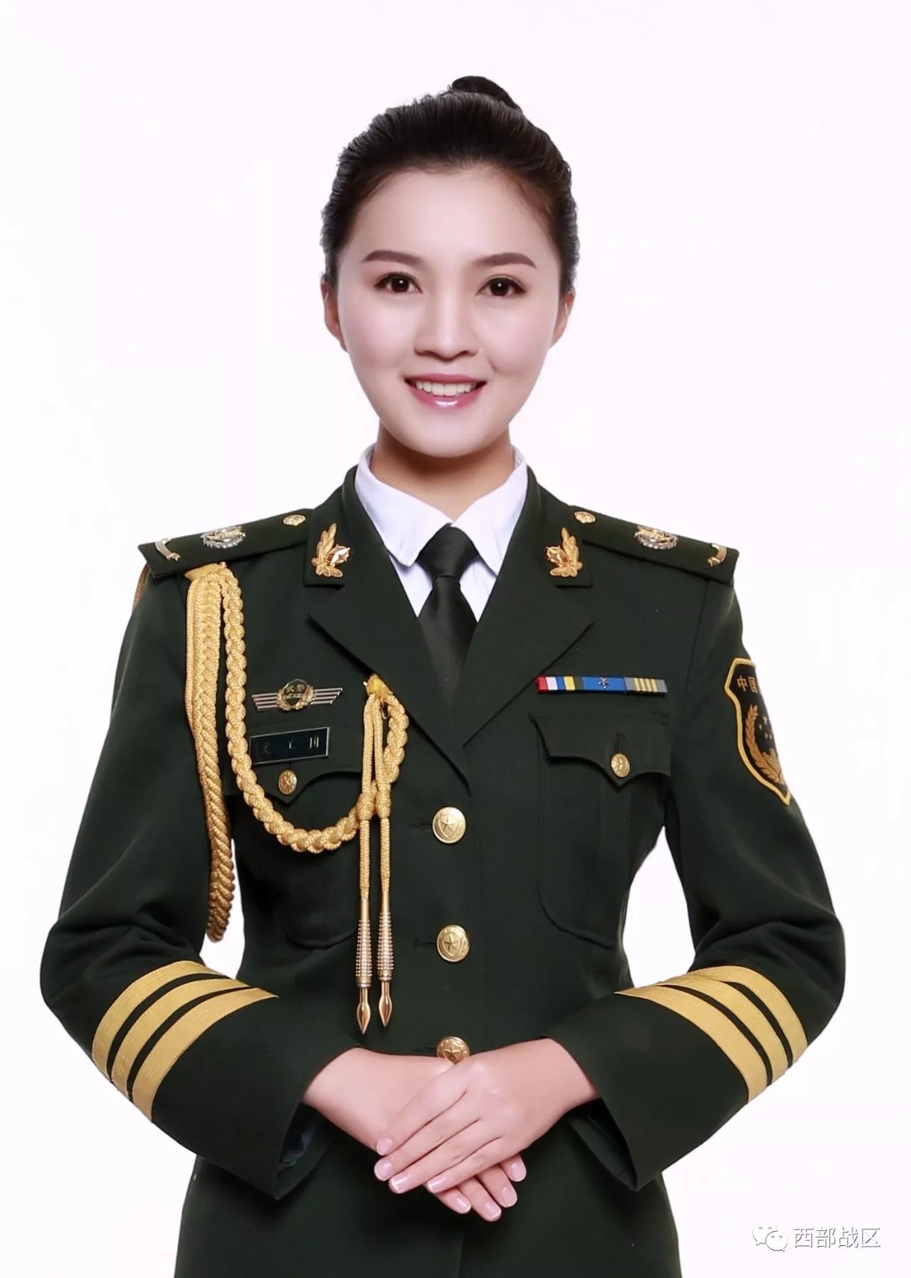 哨位上的青春军营里的绿花