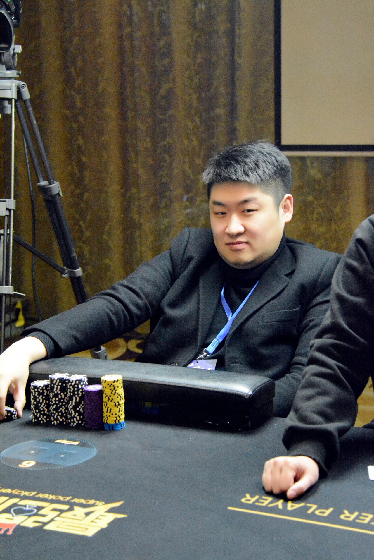 狼山杯 | 美女荷官撑起赛场靓丽风景线 徐德勇成