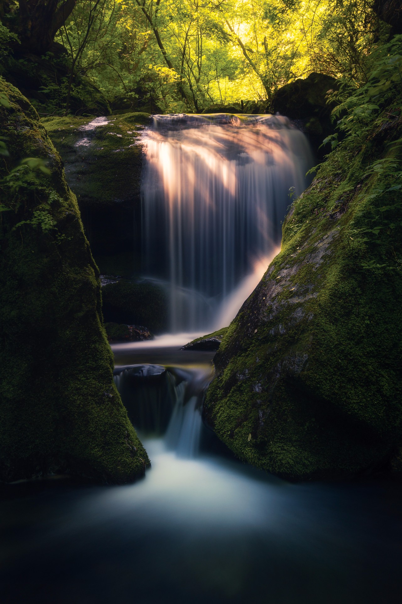 ▼(耿峪,摄影师@高江峰)形成多级叠瀑溪水层层跌落▼(黄柏塬,摄影师
