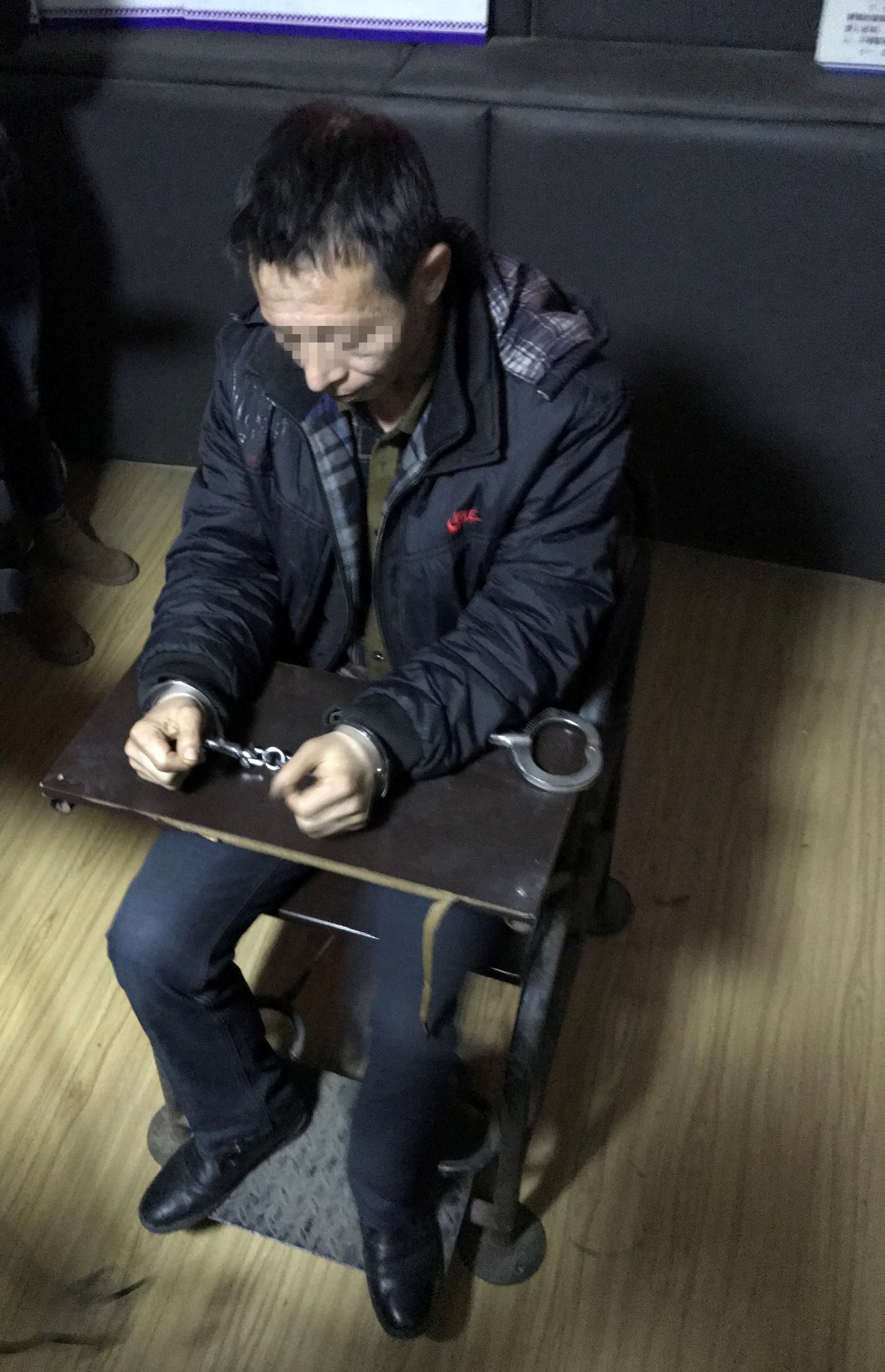 口罩男尾随女孩连抢23起|嫌疑人|供水|城中村_新浪新闻