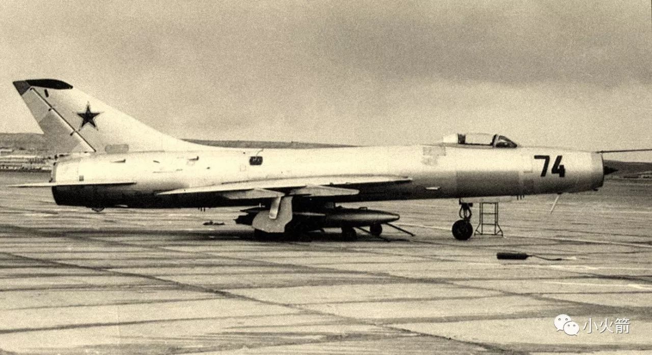 多架苏-9截击机被突击改造:几乎拆卸掉了所有非关键的零部件,连机炮都