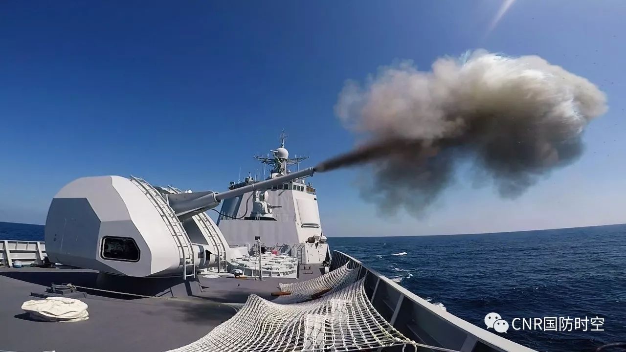 海军丨第二十七批护航编队开展主炮射击训练