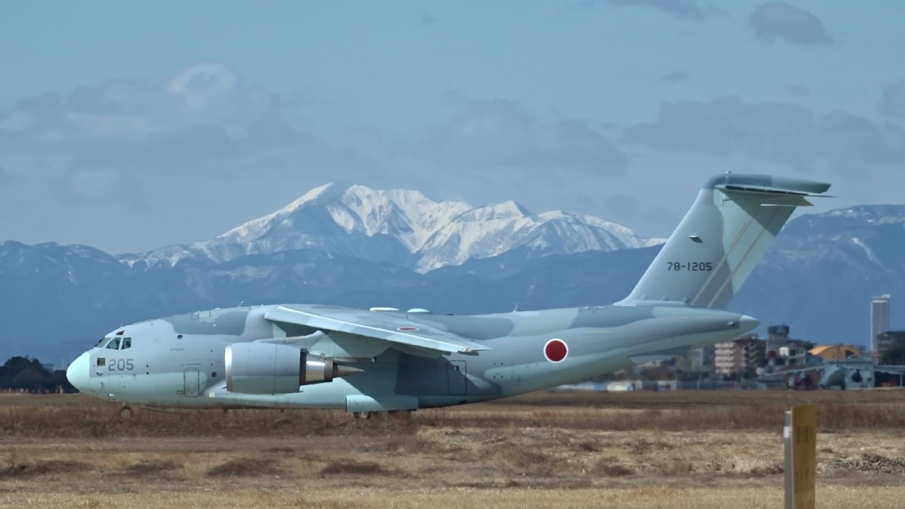 日本最新一架c-2运输机首飞 然而性能远逊运-20