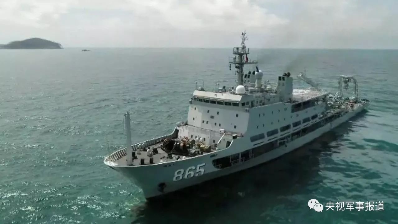 南海舰队某部组织展开援潜救生演练