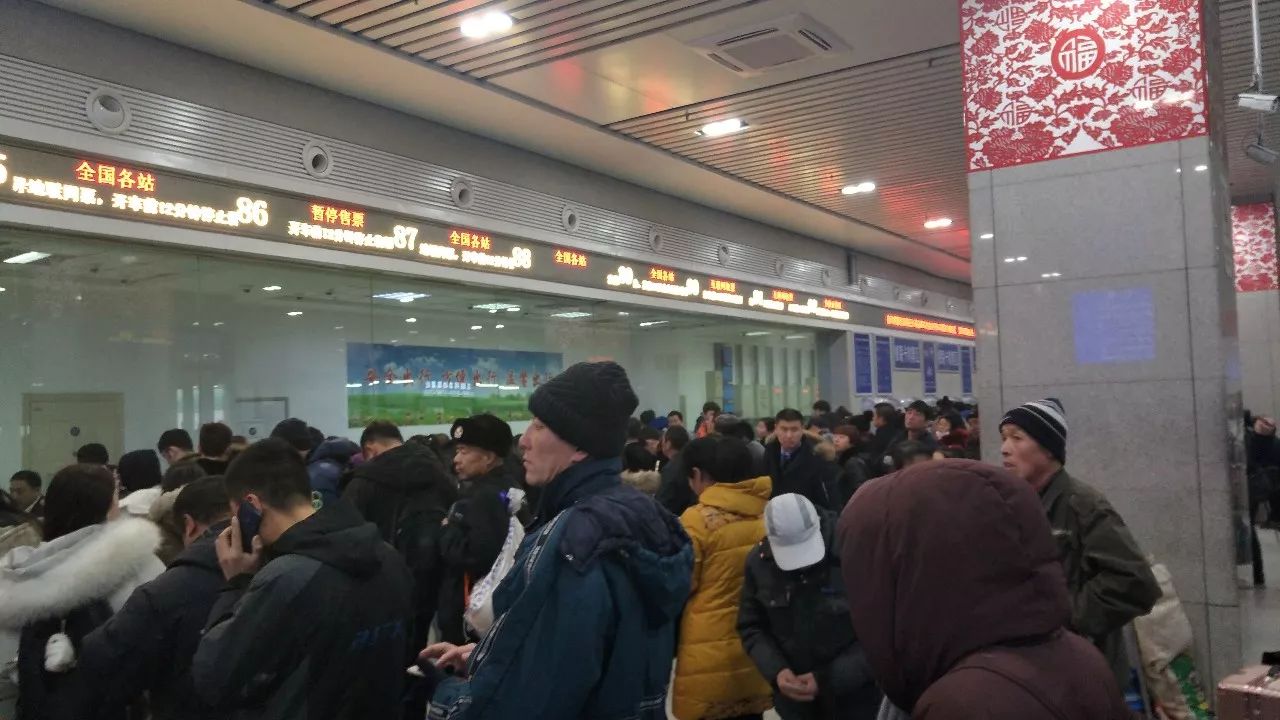 长春站站台图片