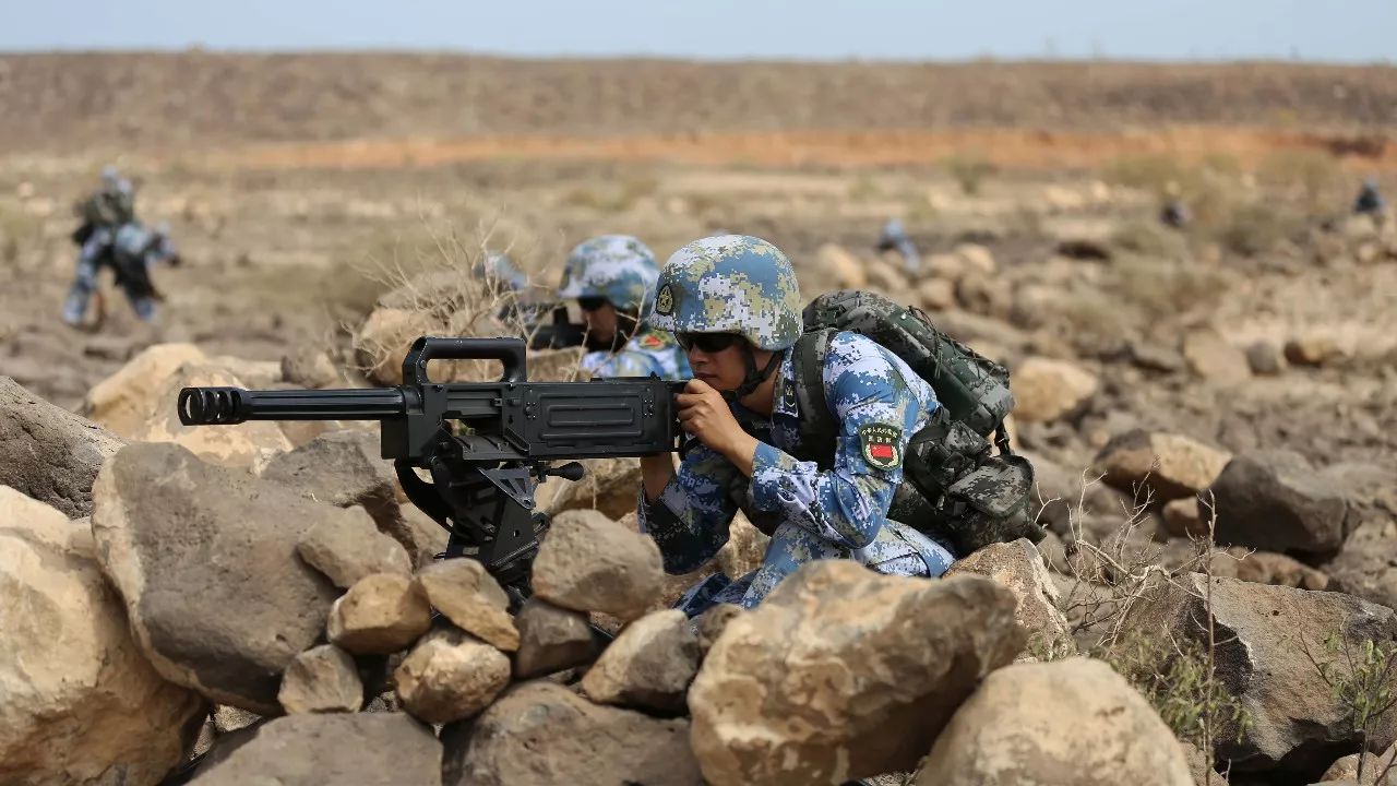 驻吉布提保障基地开展全员全装野外徒步行军