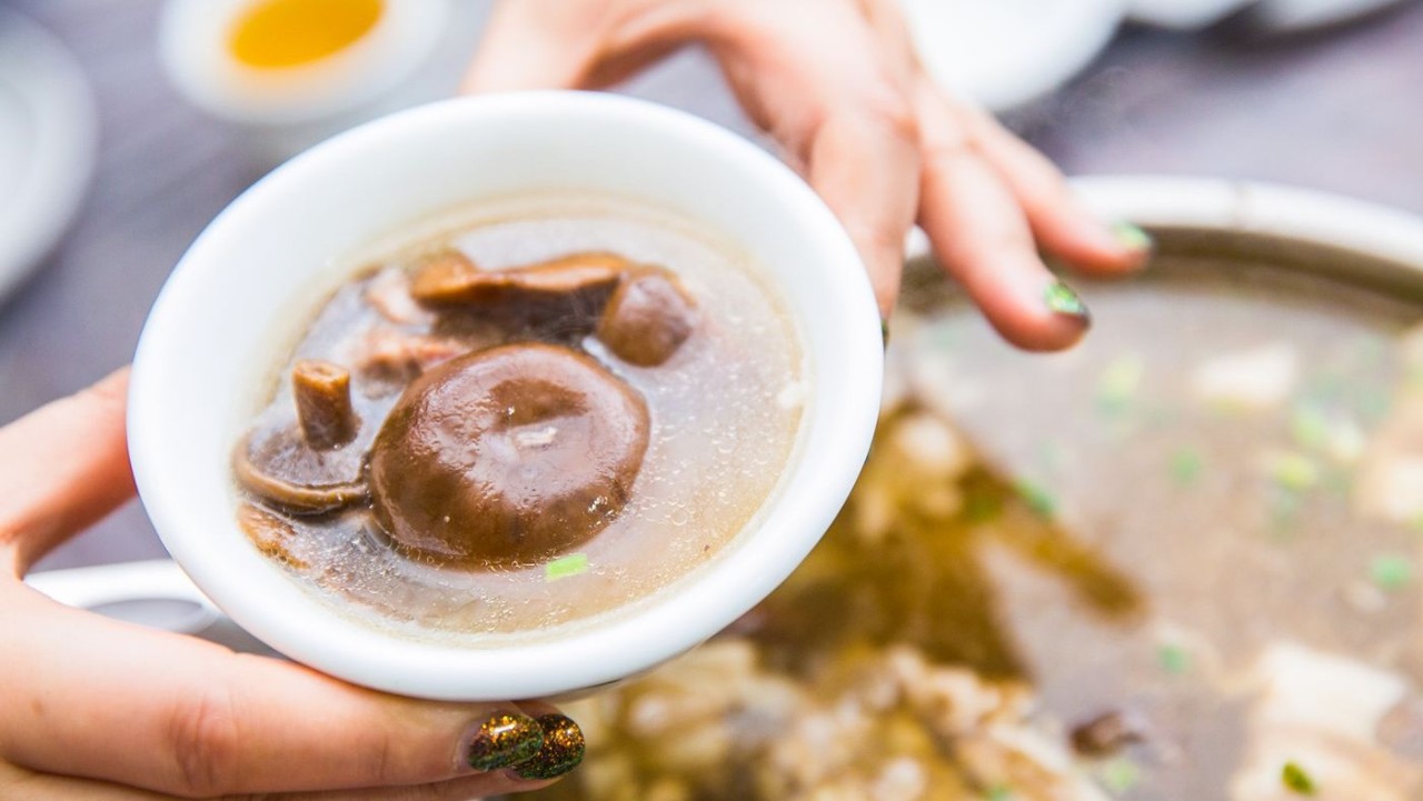 不是长沙本地人,只怕你喝不到这碗地道的寒菌火锅汤!