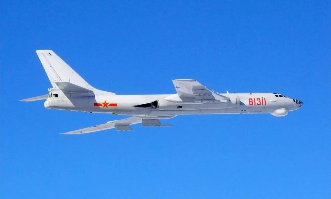 但我选择轰-6k▲图-22m逆火确实很美加装综合飞行导航火控航电系统和