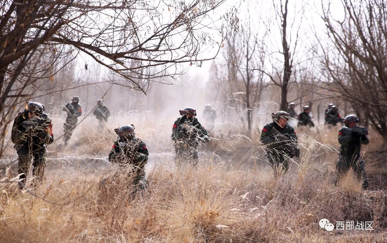 高能预警81张照片带你感受他们在戈壁大漠上火热的练兵备战场景